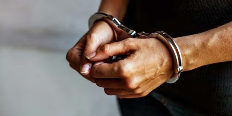 Oficiales de la Policía Municipal aseguraron a un hombre de 31 años de edad.