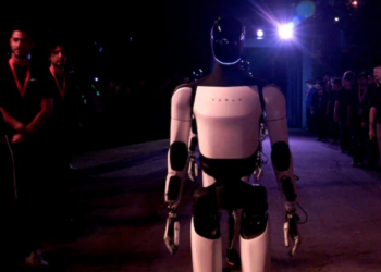 VIDEO | ¡El futuro ha llegado! Elon Musk presenta el robot humanoide Optimus