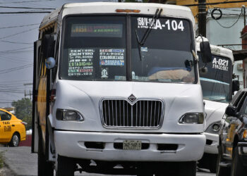 Foto: Rubén Morales // Pese al mal estado de las unidades y el pésimo servicio que ofrecen los conductores, las líneas del transporte urbano exigen un aumento en la tarifa de dos pesos.