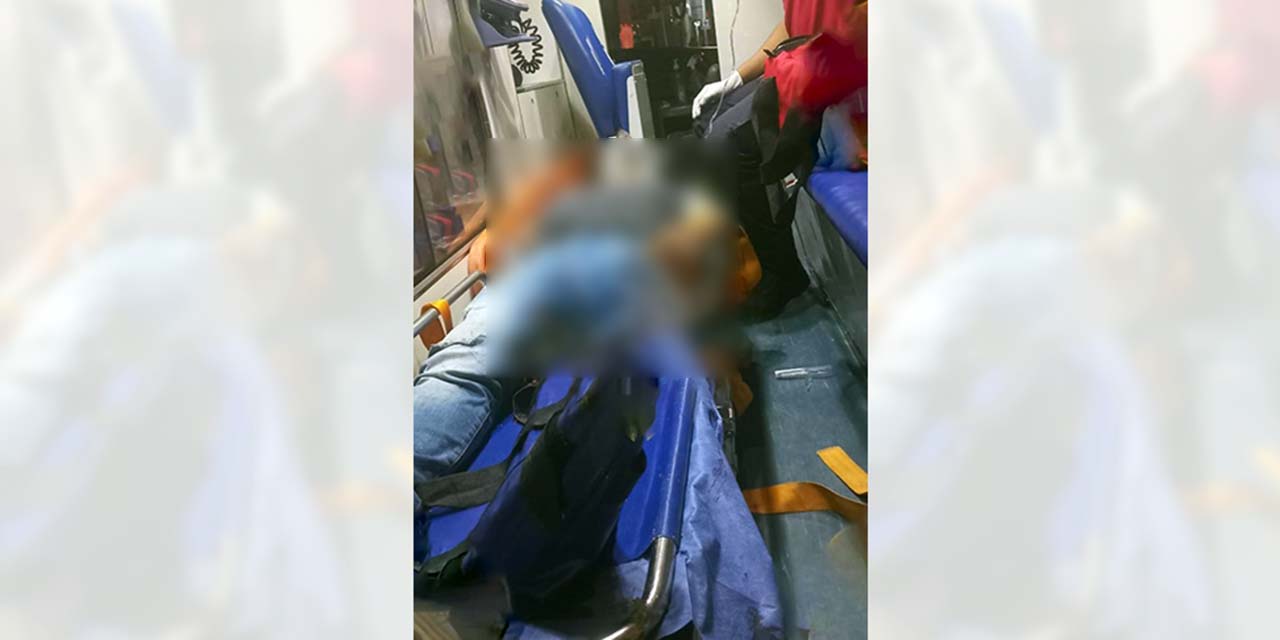 Presunto taxista se da a la fuga al provocar accidente.