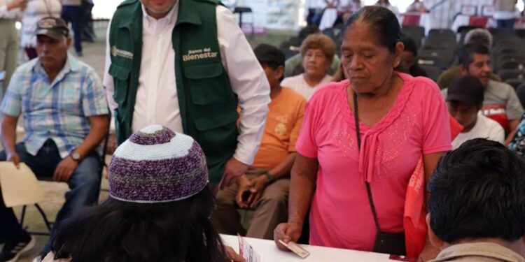 Promueven en Juxtlahuaca la Pensión Mujeres Bienestar