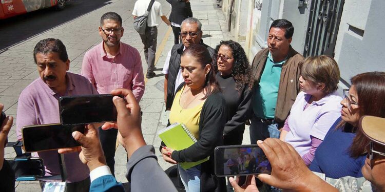 Foto: Luis Alberto Cruz // Protestan trabajadores del Monte de Piedad.