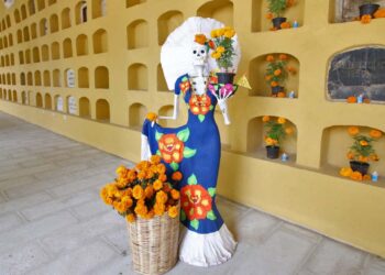 Foto: Adrián Gaytán // Las ilustraciones más populares en las Calaveras Literarias usan como figura a la calavera o calaca.