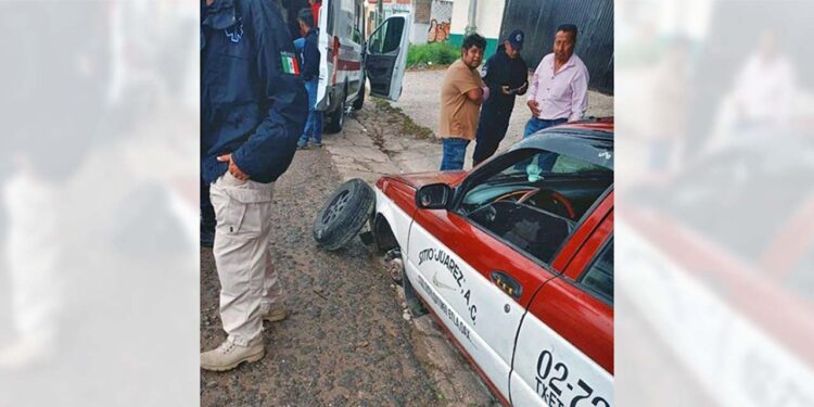 Paramédicos valoraron a los pasajeros, quienes no sufrieron lesiones.
