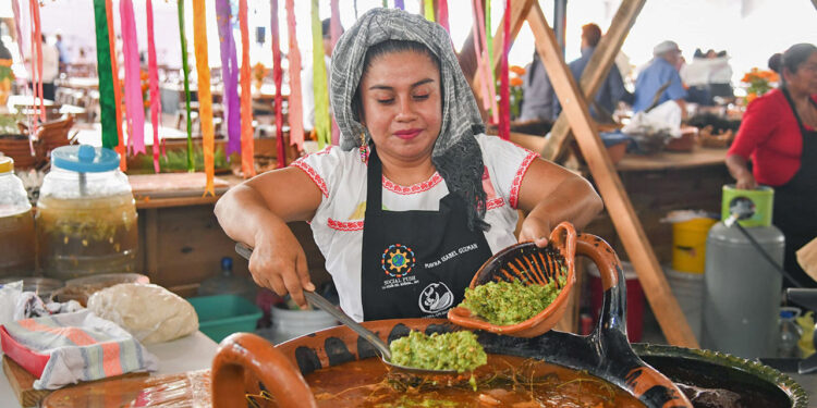 Fotos: IGAVEC // Reconocen el trabajo realizado por las cocineras tradicionales al darle vida a este festival.