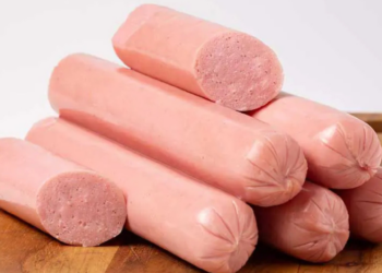 ¡Alertan por salchichas con niveles potencialmente cancerígenos!