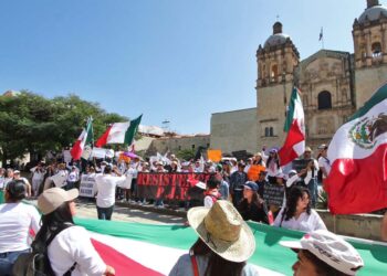 Foto: Adrián Gaytán // Trabajadores del Poder Judicial de la Federación marcharon este martes en Oaxaca.