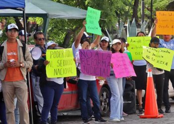 Foto: Luis Alberto Cruz // Trabajadores del Poder Judicial de la Federación mantienen protesta en Oaxaca.