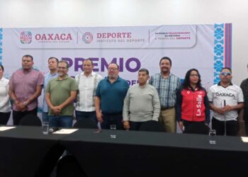 Todos los jueces elegidos recibieron los expedientes de los aspirantes a ganar el Premio para su estudio.