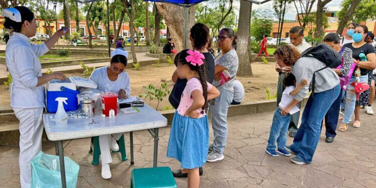 Foto. Luis Cruz // La mayoría de las personas que acudieron fueron adultas mayores, así como algunos jóvenes con enfermedades como diabetes u obesidad.