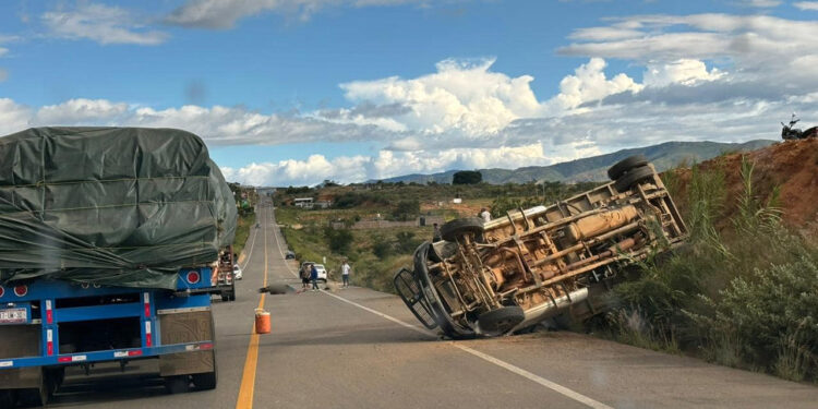 Accidente en Ejutla deja cuatro lesionados, incluida una menor