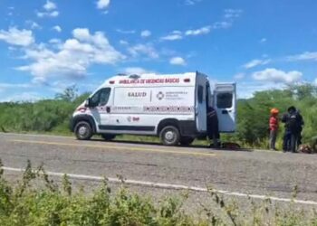 Camioneta embiste a motociclistas, conductor se da a la fuga en la carretera 185
