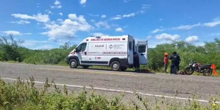 Camioneta embiste a motociclistas, conductor se da a la fuga en la carretera 185