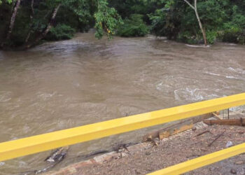 ¡Alerta en Chiltepec! Arroyo en riesgo de desbordarse por intensas lluvias