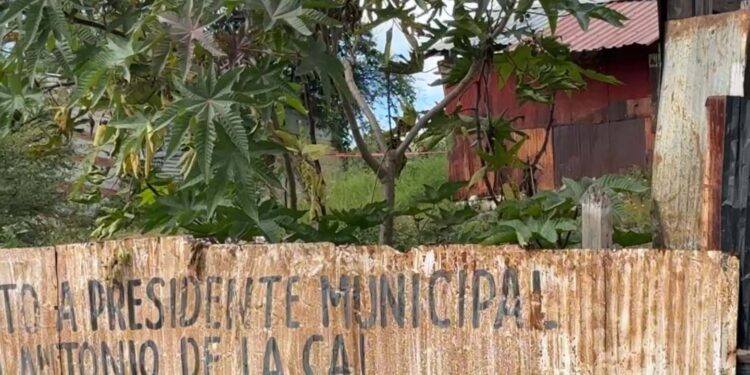 VIDEO | Halla muerto a su padre en la entrada de su casa
