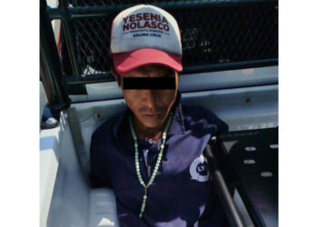 ¡Lo agarran con las manos en la masa! Intentaba vender señalamiento de tránsito