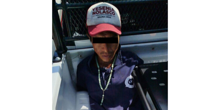 ¡Lo agarran con las manos en la masa! Intentaba vender señalamiento de tránsito