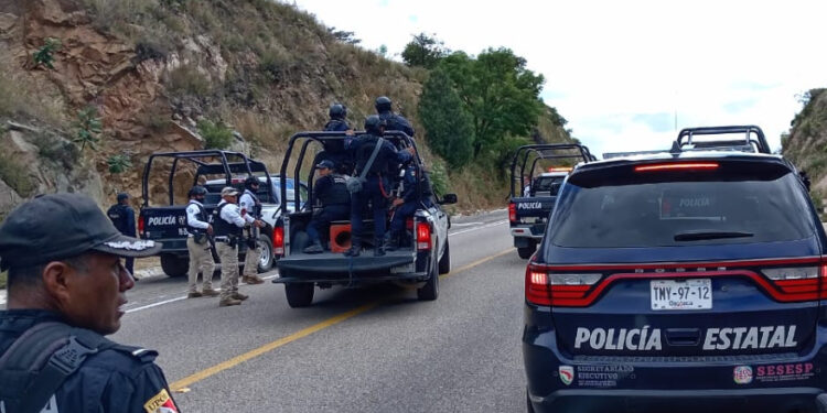 Detenidos por interferir el tráfico en caseta de cobro de Huitzo