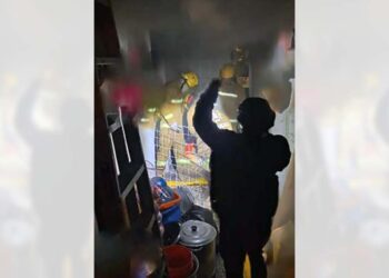 El incendio se registró en un local ubicado en la avenida Dos de Abril.