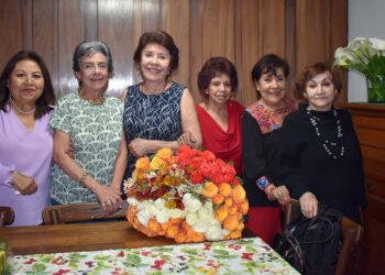 Fotos: cortesía // Felices por compartir esta fecha, estuvieron los familiares y amigos de la cumpleañera.
