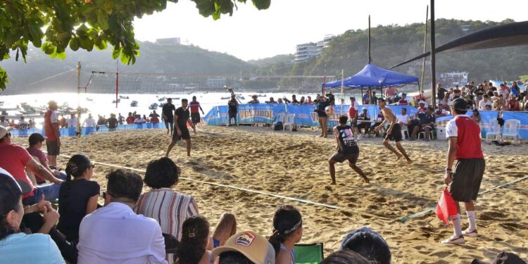 Las actividades se desarrollaron en la playa de Puerto Ángel.