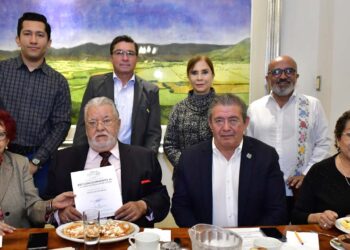 Fotos: Rubén Morales // Los miembros de la Asociación de Empresarios y Ejecutivos de Oaxaca A.C. escucharon con atención las palabras de los ponentes.