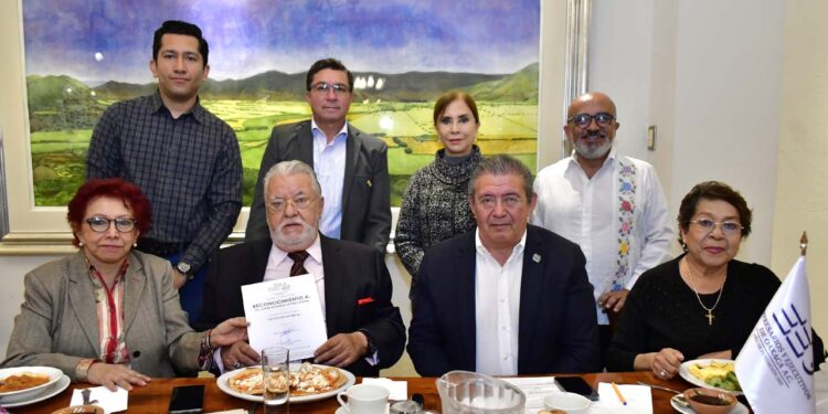 Fotos: Rubén Morales // Los miembros de la Asociación de Empresarios y Ejecutivos de Oaxaca A.C. escucharon con atención las palabras de los ponentes.