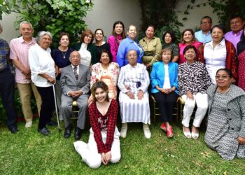 Fotos: Rubén Morales // María Teresa de Jesús Castillo Delgado escuchó los mejores deseos de sus familiares y amigos que la acompañaron a esta celebración.