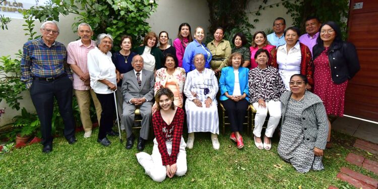 Fotos: Rubén Morales // María Teresa de Jesús Castillo Delgado escuchó los mejores deseos de sus familiares y amigos que la acompañaron a esta celebración.
