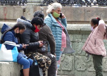 Foto: Archivo El Imparcial // Exhortan acudir a la unidad de salud más cercana y solicitar las vacunas contra la influenza y la Covid-19.
