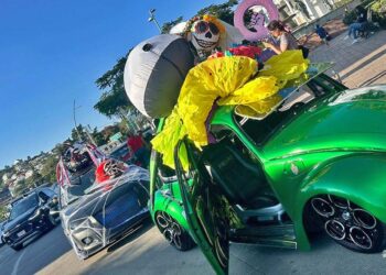 Así lucieron sus autos, los asistentes a la caravana.