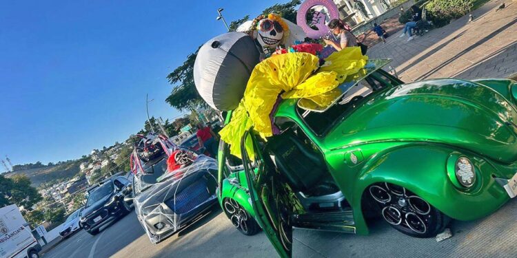 Así lucieron sus autos, los asistentes a la caravana.