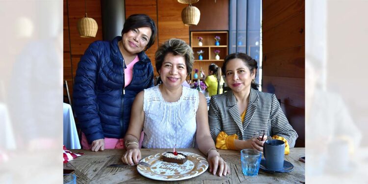 Fotos: Rubén Morales // Estuvo muy acompañada de sus grandes amigas.