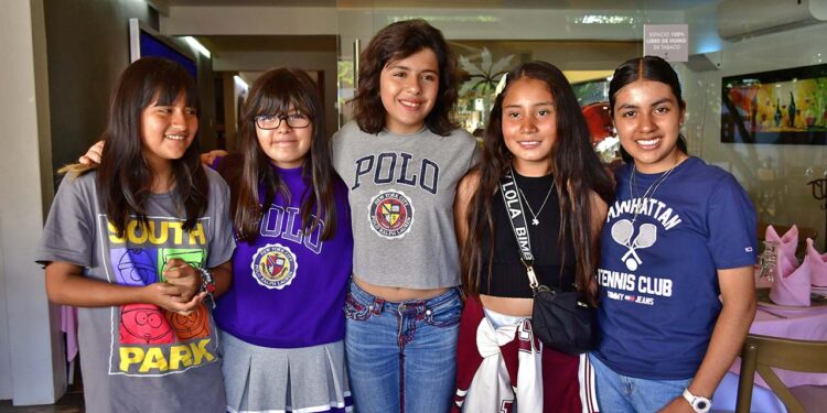 Fotos: Rubén Morales // Violetta e Isabella festejaron al lado de sus amiguitas.