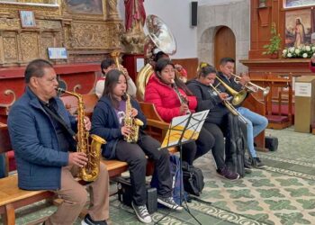 Foto: Álvaro Cuitláhuac López // La música fue llevada al templo de San Agustín.