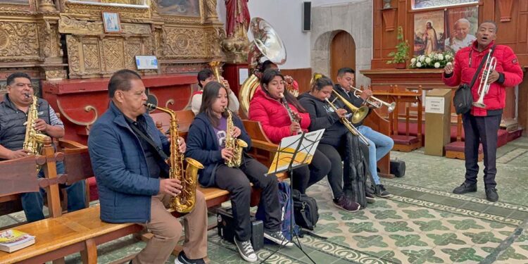 Foto: Álvaro Cuitláhuac López // La música fue llevada al templo de San Agustín.
