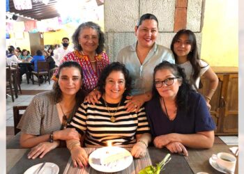 Fotos: Rubén Morales // Lucila Vásquez, Alejandra Sánchez de Macias, Diana Ángeles, Lupita Ramos, Mónica Aguilar de Castro y Mónica San Vicente.