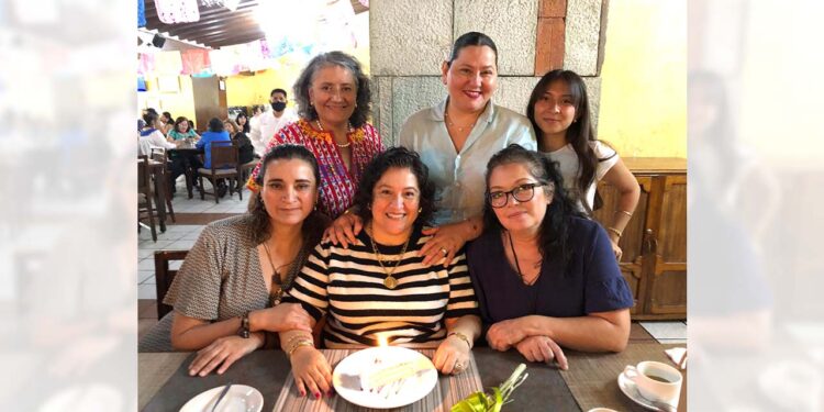 Fotos: Rubén Morales // Lucila Vásquez, Alejandra Sánchez de Macias, Diana Ángeles, Lupita Ramos, Mónica Aguilar de Castro y Mónica San Vicente.