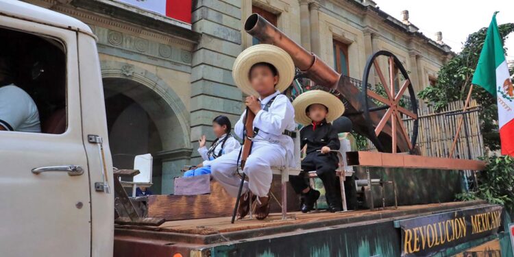 Fotos: Adrián Gaytán // Pequeños revolucionarios.