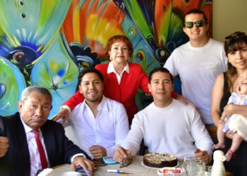 Fotos: Rubén Morales // Buenos deseos escuchó Felipe Vásquez por su cumpleaños.