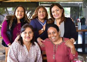 Fotos: Rubén Morales // La festejada recibió de sus amigas los mejores deseos para este nuevo año de vida.