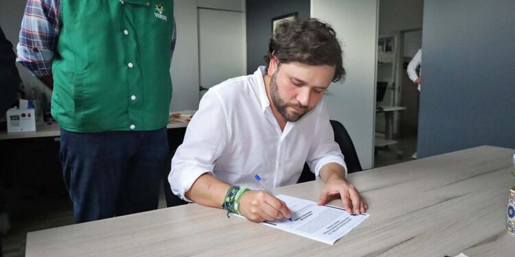 Foto: redes sociales // José Antonio Estefan Guillessen, le anulan constancia de diputado electo.