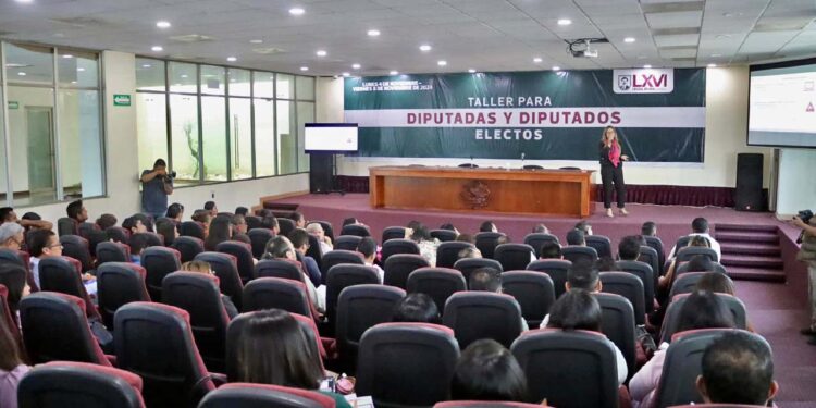 Foto: Congreso de Oaxaca // Dan taller para diputadas y diputados electos.