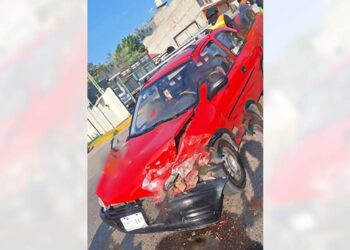El accidente involucró un vehículo marca Chevrolet y un Nissan.
