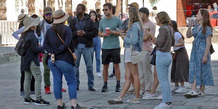 Ante el turismo, la autoridad municipal admitió que se necesita una mayor cobertura de servicios.