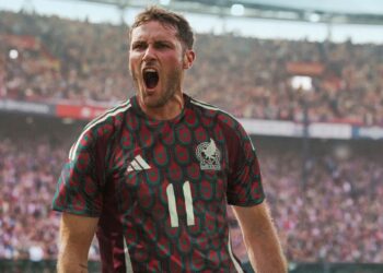 ¡El Tri seguirá vistiendo la marca de las tres franjas por 10 años más!