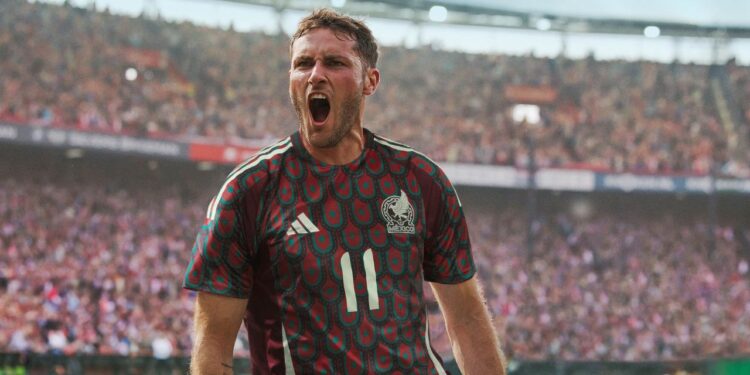 ¡El Tri seguirá vistiendo la marca de las tres franjas por 10 años más!