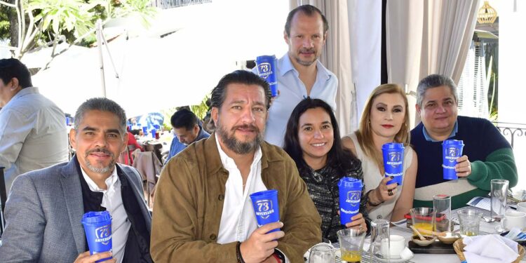 Alejandro Castro, Harris y Ángeles Bolaños, Claudia y Enrique Fernández y Carlos Castro.