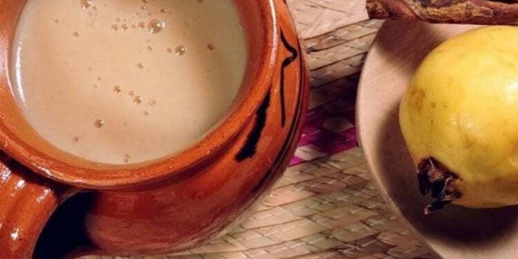 Atole de guayaba para celebrar el Día de Muertos