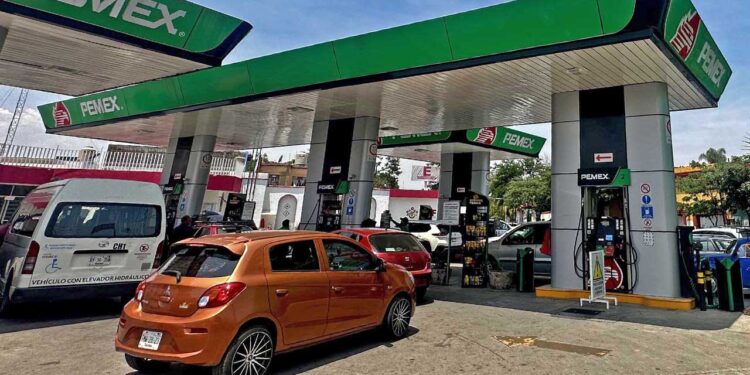 Foto: Luis Alberto Cruz // Conflictos internacionales como la guerra entre Rusia y Ucrania, presionan los precios de los combustibles; la Magna ya rebasó los 25 pesos en la capital.